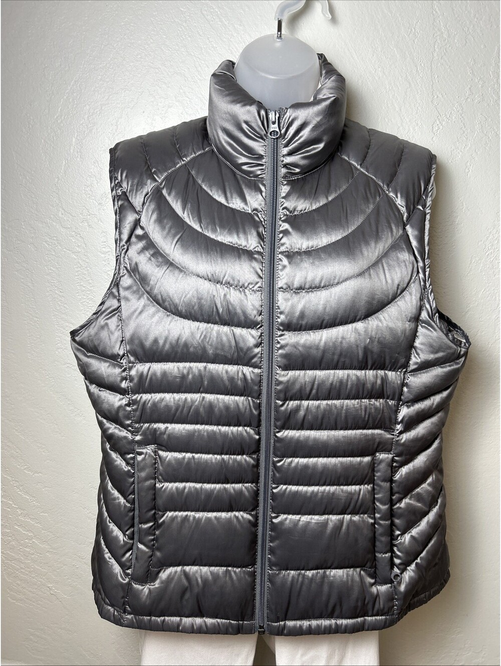 Bernardo Women's Metallic Gray Goose Down Puffer Vest, Size
